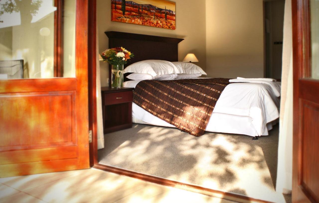 Mondior Manor Guest House Kimberley Bagian luar foto
