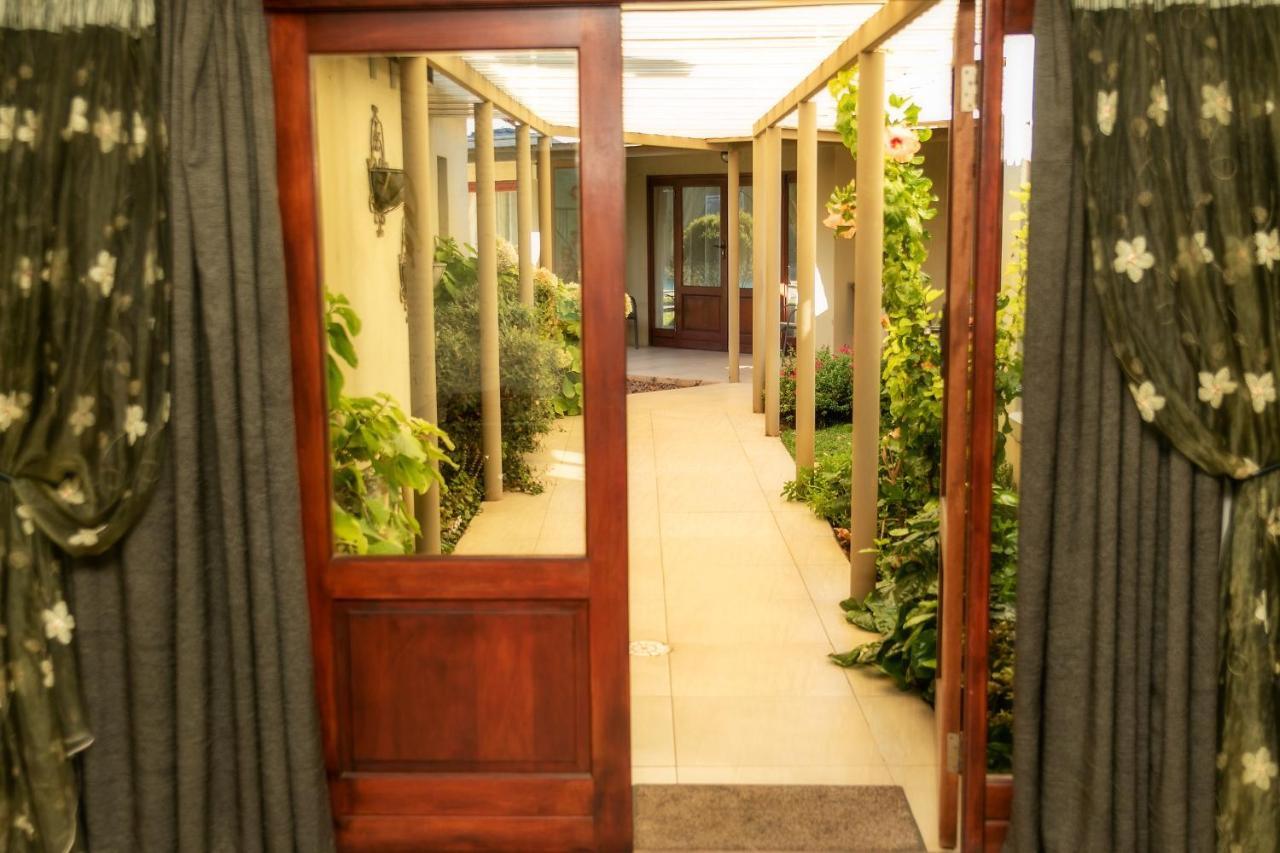Mondior Manor Guest House Kimberley Bagian luar foto
