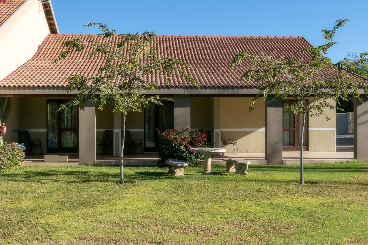 Mondior Manor Guest House Kimberley Bagian luar foto