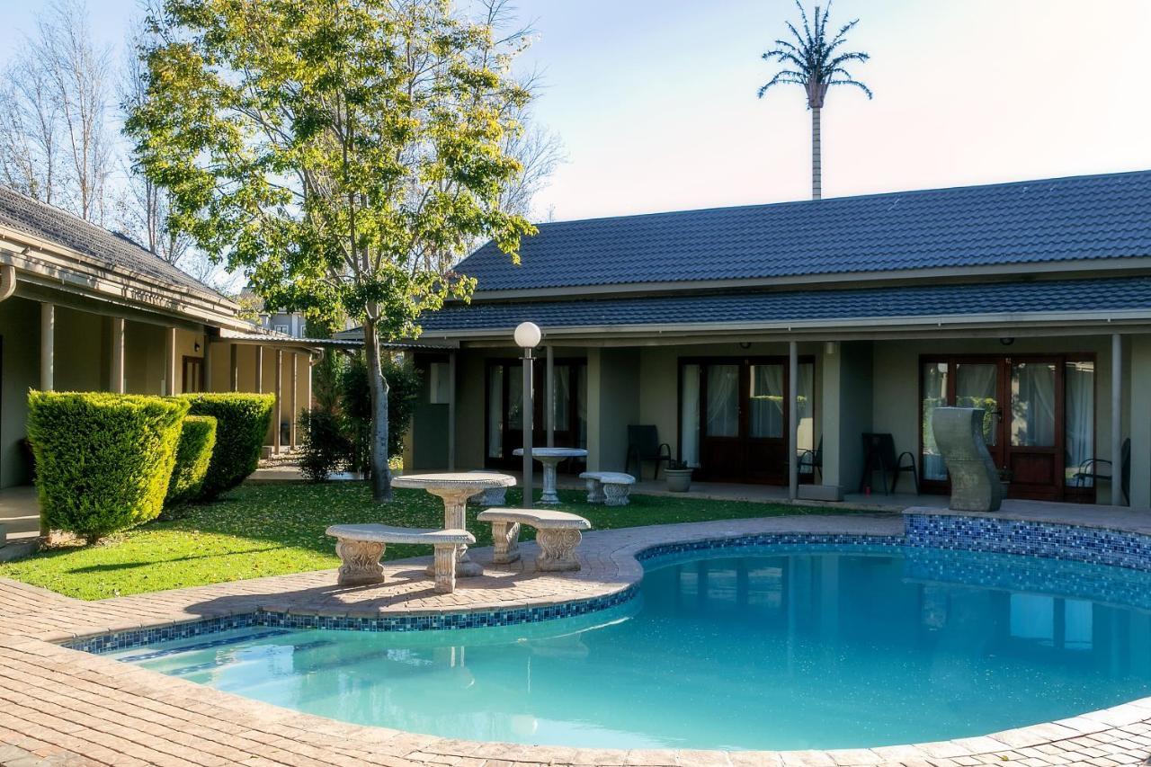 Mondior Manor Guest House Kimberley Bagian luar foto